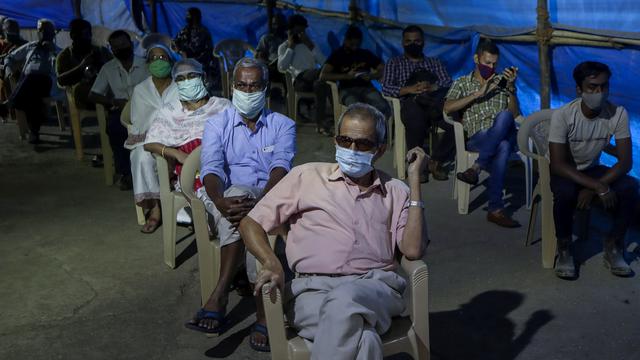 Varian Omicron Melonjak, India Mulai Berikan Vaksin Booster COVID-19