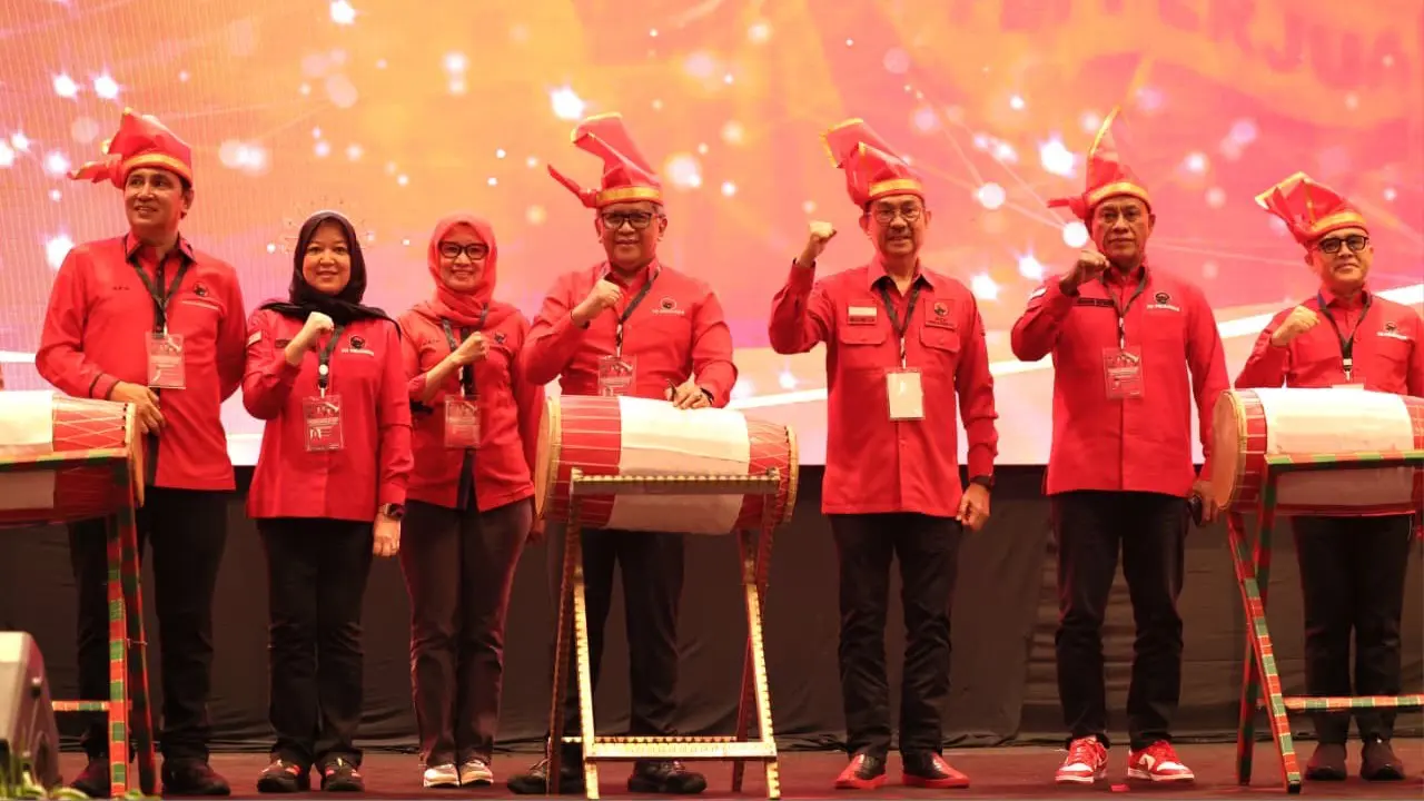 Sekjen PDIP Hasto Kristiyanto bersama sejumlah jajaran DPP hadir dalam pembukaan Konferensi Daerah (Konferda) dan Konfercab serentak PDIP Sulawesi Selatan.