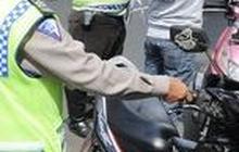 Siap-Siap Ditilang Lakukan 15 Pelanggaran Lalu Lintas Ini, Termasuk Main HP & Pakai Nopol Rahasia