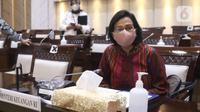 Menkeu Sri Mulyani mengikuti rapat kerja dengan Komisi XI DPR di Kompleks Parlemen, Senayan, Jakarta, Senin (15/3/2021). Rapat membahas konsultasi terkait usulan perubahan pengelompokan/skema barang kena pajak berupa kendaraan bermotor yang dikenai PPnBM. (Liputan6.com/Angga Yuniar)