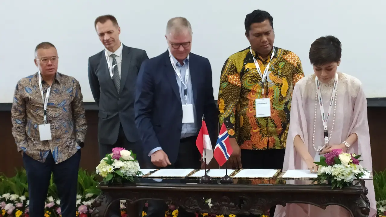 Kementerian ESDM menfasilitasi MoU antara Scatec Solar AS dengan PT Arya Watala Capital dan PT Flores Prosperindo untuk PLTS Hybrid 70MW di Labuan Bajo.