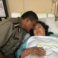 Di balik aksi heroik bom Sarinah, istri Karoops (Kepala Biro Operasional) Polda Metro Jaya, Martuani Sormin sedang tergolek lemah.