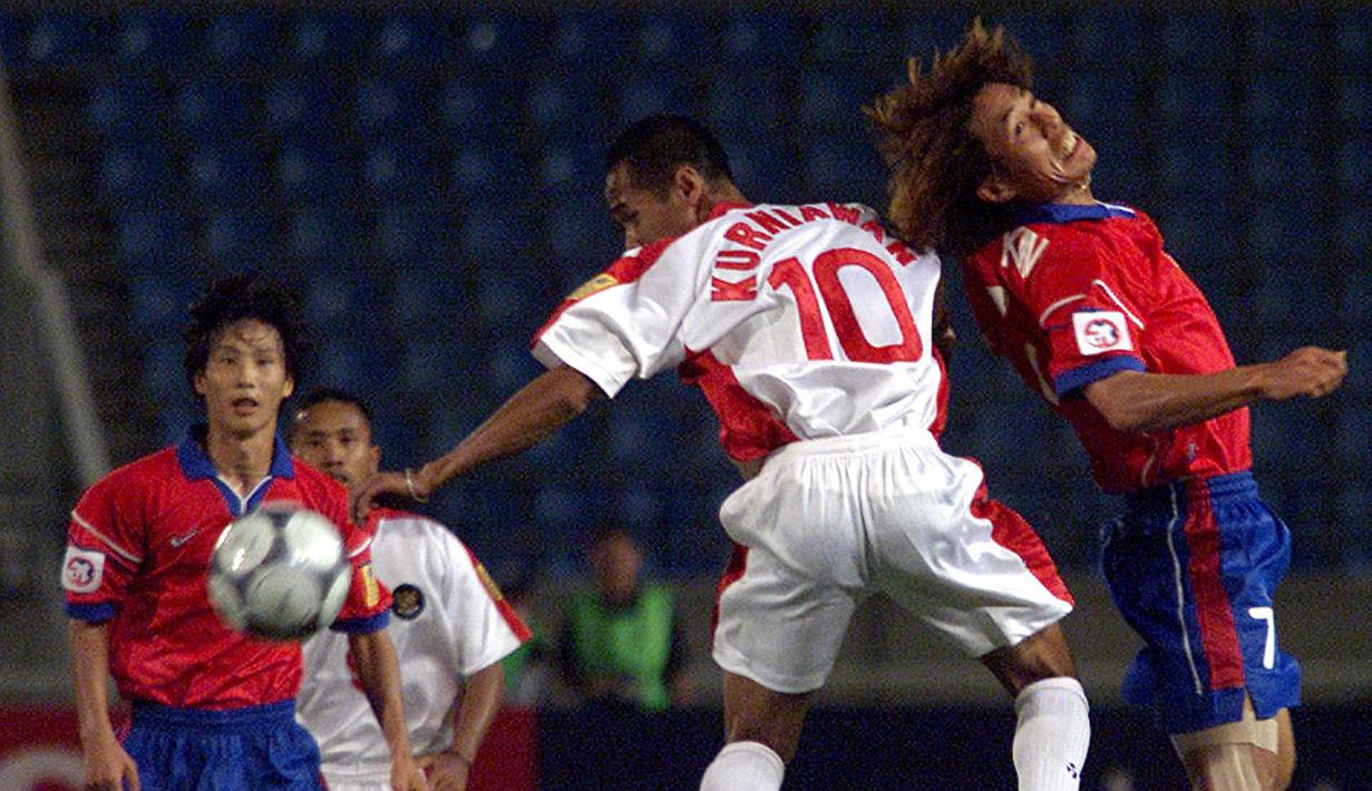 Kurniawan Dwi Yulianto menjadi pencetak gol terbanyak Timnas Indonesia di ajang Piala AFF. Ia telah mencetak 14 gol selama empat edisi Piala AFF, sejak tahun 1996 hingga 2004. (AFP/Joseph Barak)