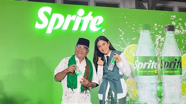 Konferensi pers Sprite yang diadakan pada Rabu (19/02/2024), Dian Sastrowardoyo, Haji Bolot, dan Andes Gumilang berbagi pengalaman mereka tentang keseruan berbuka puasa (Dok/Fimela.com/Rianti Fitri Wulandari)
