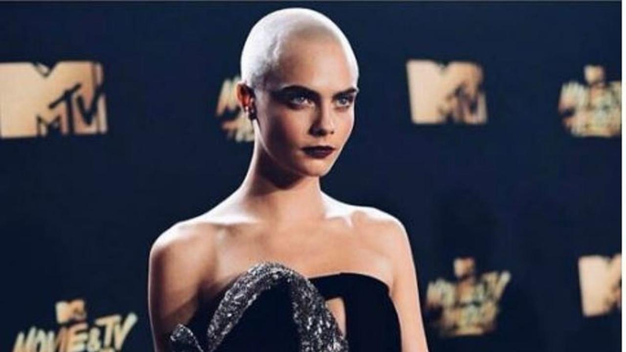 Cara Delevingne berani gundul (Foto: Instagram/@caradelevingne)