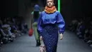 Naura Ayu juga berbagi catwalk dengan sang adik, Neona Ayu yang turut membawakan koleksi yang sama. Ini merupakan pengalaman pertama bagi sang adik untuk berjalan di atas catwalk.