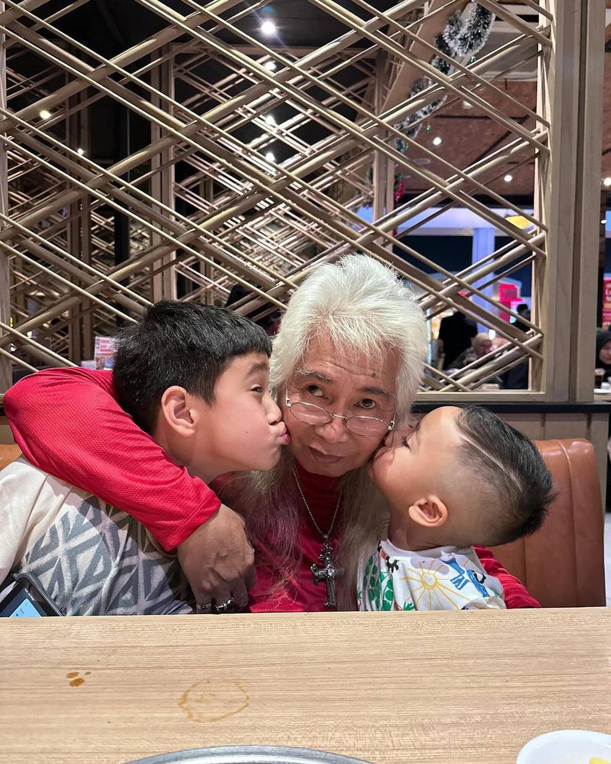 7 Potret Gideon Tengker Akhirnya Bertemu Rafathar & Rayyanza, Dulu Hanya Bisa Menahan Rindu