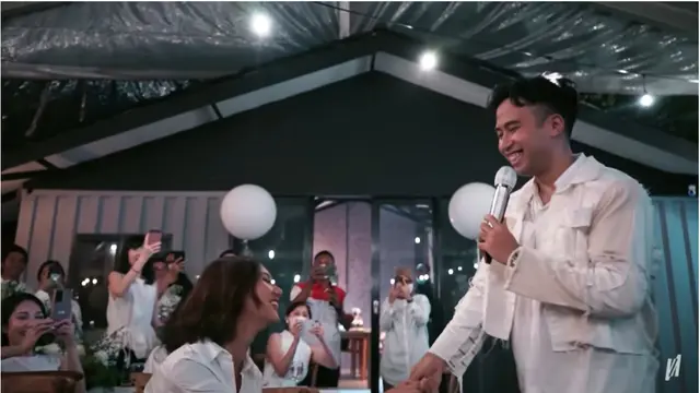 6 Momen Vidi Aldiano Melamar Sheila Dara, Penuh Haru Bahagia