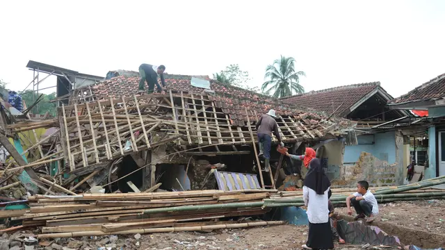 Mensos Saifullah Yusuf Minta Jajarannya Gerak Cepat Tangani Korban Bencana Gempa di Pulau Morotai