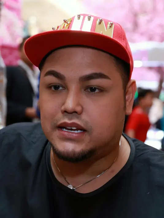 Memilih dekat dengan yang bukan dari kalangan artis, rupanya Ivan Gunawan kapok dekat dengan kalangan artis seperti Ayu Ting Ting dan Cita Citata. (Wimbarsana/Bintang.com)