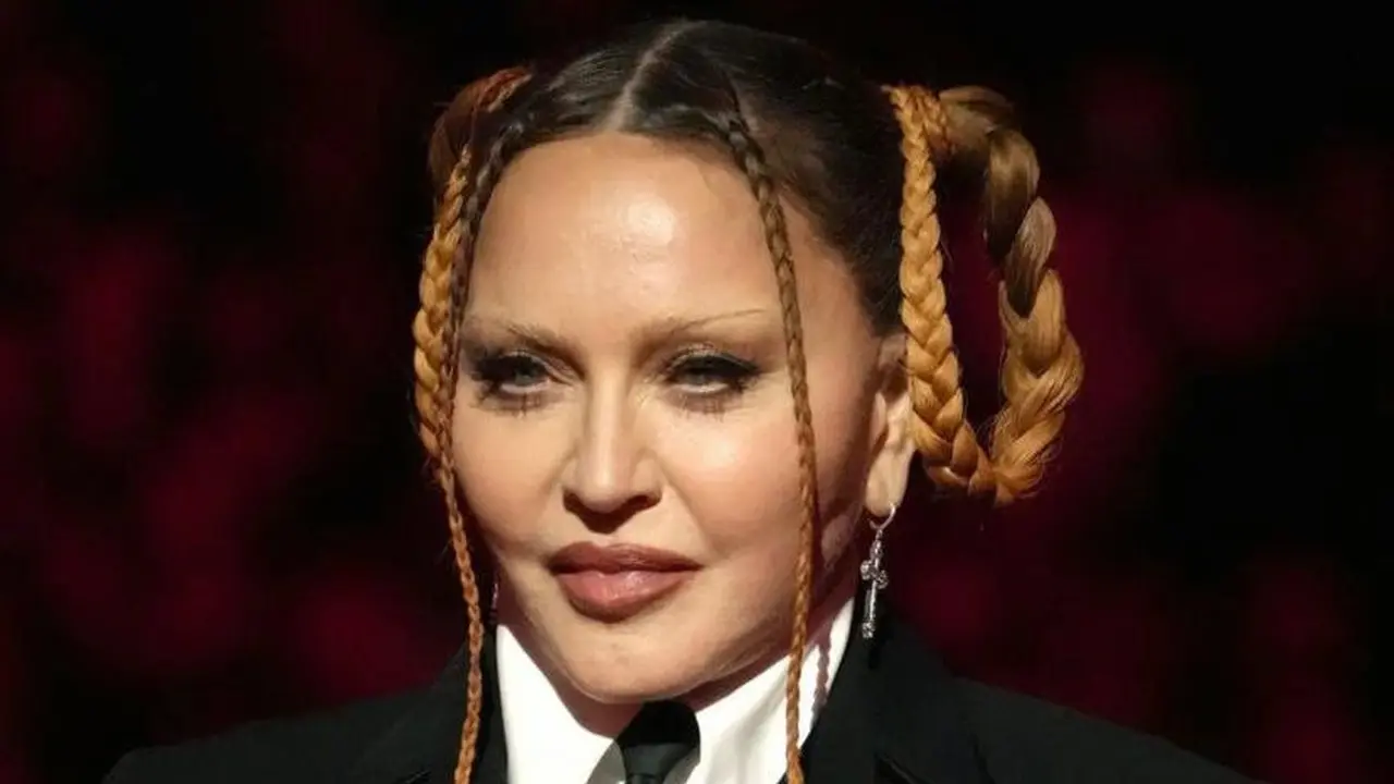 Nyaris Tak Dikenali, Wajah Madonna di Grammy Awards 2023 Curi Atensi