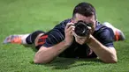 Pemain Persija Jakarta, Ondrej Kudela memotret awak media saat sesi latihan menjelang laga terakhir BRI Liga 1 2022/2023 di lapangan latih Jakarta International Stadium (JIS), Kamis (13/04/2023). Macan Kemayoran akan menjamu PSS Sleman di Stadion Utama Gelora Bung Karno (SUGBK) pada Sabtu (15/04/2023). (Bola.com/Bagaskara Lazuardi)