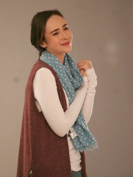 Cowok tersebut bisa membuatnya nyaman. Apalagi ia mengaku tipikal perempuan yang suka di manjakan. Tidak perlu romantis, tapi yang terpenting bisa dimemanjakan dirinya. (Nurwahyunan/Bintang.com)