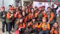 Para pedagang dan guru ngaji di DKI Jakarta ikut serta bersama ratusan relawan Ganjar-Mahfud yang tergabung dalam Tim Koordinasi Relawan Pemenangan Pemilu Presiden (TKRPP) mengkampanyekan pasangan capres-cawapres nomor urut 3 ke masyarakat, Selasa (6/2) (Istimewa)
