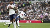 Gelandang Tottenham Hotspur asal Prancis #11, Mathys Tel (tengah), melepaskan tembakan, tapi gagal mencetak gol dalam pertandingan&nbsp;Premier League antara Tottenham Hotspur dan Bournemouth di Stadion Tottenham Hotspur, London, pada 30 Agustus 2025. (Ian Kington/AFP)