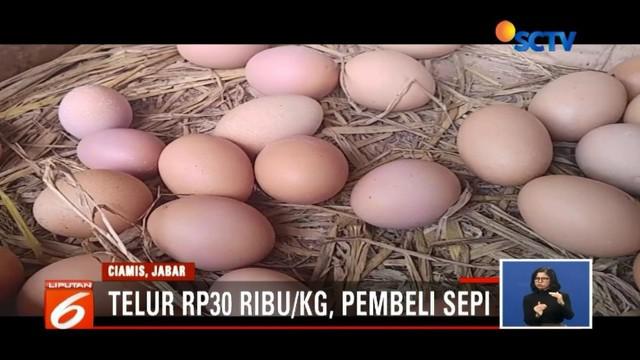 Harga telur ayam di sejumlah pasar tradisional di berbagai daerah melambung naik, pedagang mengaku kebingungan.
