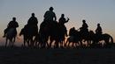 Penunggang kuda Afghanistan bersaing memperebutkan bangkai hewan dalam pertandingan Buzkashi di Herat, Afghanistan (4/2/2022). Buzkashi merupakan tradisi yang dilakukan oleh warga Afghanistan yang setiap pesertanya harus menunggang kuda. (AFP/Wakil Kohsar)