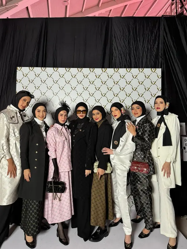 6 Gaya Glamor Arumi Bachsin Jadi Muse di Fashion Show Vivi Zubedi, Melenggang Anggun dengan Balutan Black-Pink