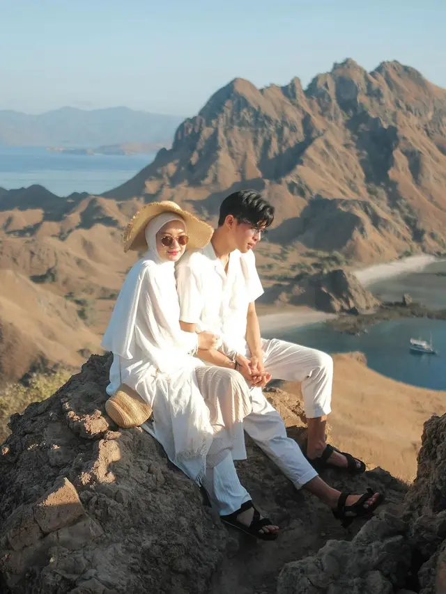 Dinda Hauw dan Rey Mbayang