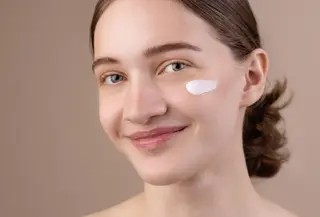 Untuk mendapatkan sunscreen yang tepat, kamu juga harus memperhatikan tipe jenis kulit wajahmu, Sahabat Fimela! [Dok/freepik.com]