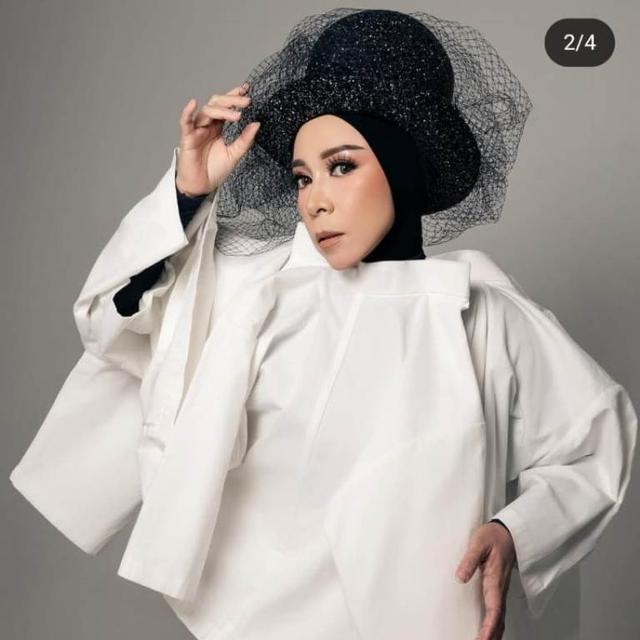 Wajahnya Disebut Berubah, Melly Goeslaw Akui Jalani Operasi Plastik tapi Bukan di Korea.  foto: (dok.Instagram @melly_goeslaw/https://www.instagram.com/p/DIwHFslvJjF/Henry)