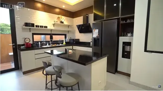 7 Potret Rumah Mewah Surya Insomnia yang Punya Teknologi Canggih