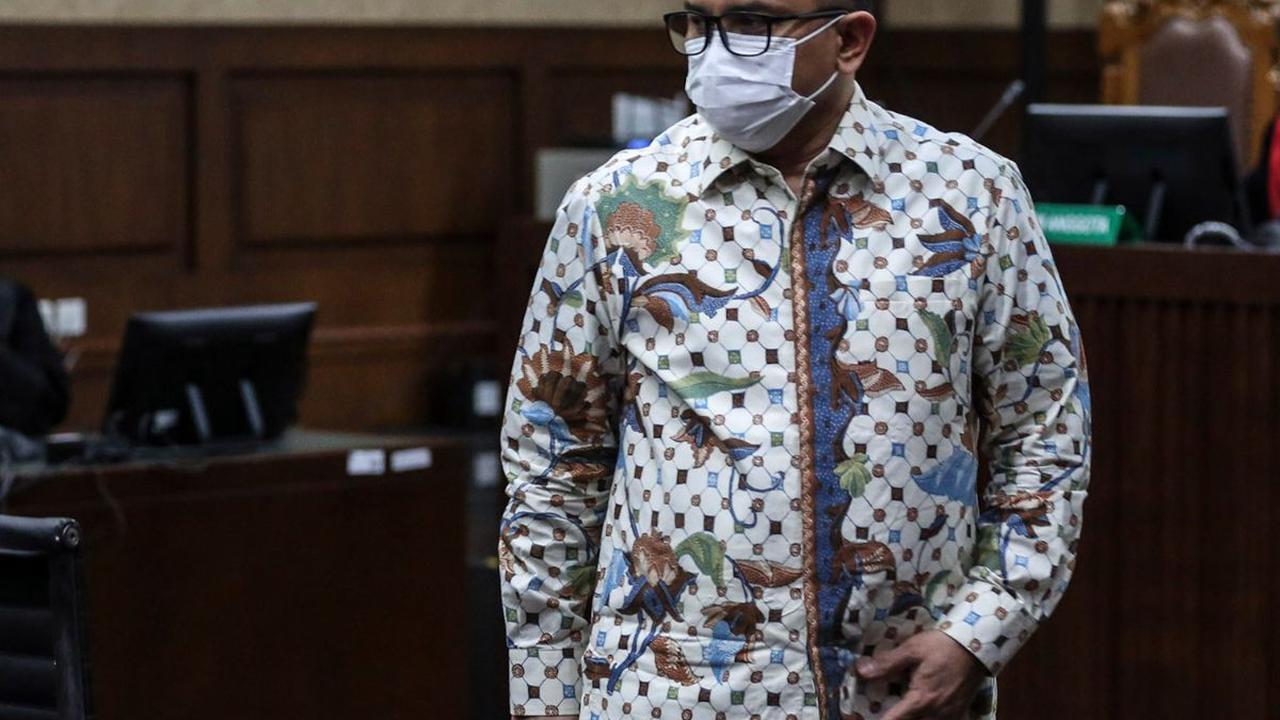 Majelis Hakim Pengadilan Tipikor menolak eksepsi atau nota keberatan yang diajukan sejumlah terdakwa kasus korupsi penyediaan infrastruktur base transceiver station (BTS) 4G dan infrastruktur pendukung paket 1, 2, 3, 4 dan 5 dari Badan Aksesibilitas Telek