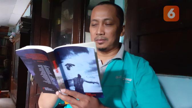Meski belum diluncurkan, antologi puisi Taman di Seberang Ingatan sudah mulai dibaca penggemar sastra di Magelang. (foto: Liputan6.com/edhie prayitno ige)