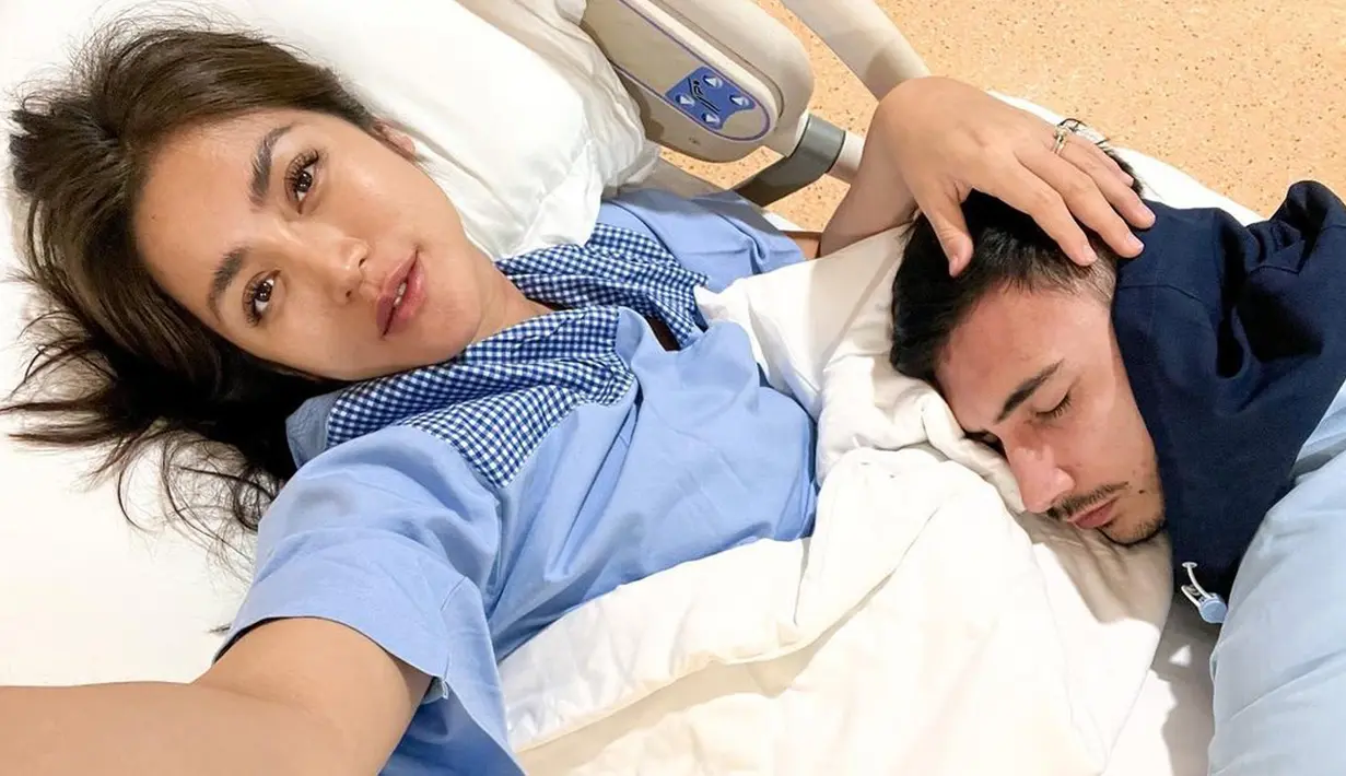 Jessica Iskandar dan Vincent Verhaag baru saja menikah pada 22 Oktober 2021. Lalu melahirkan putra kedua Jessica pada 7 Mei 2022. (Instagram/inijedar)