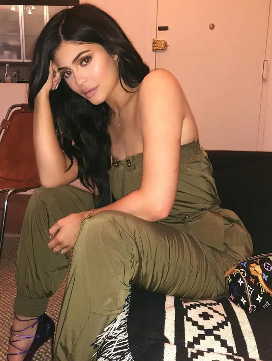 Kylie Jenner merasa Travis Scott benar-benar bertolak belakang dengan Tyga yang selalu membuatnya merasa tak cukup cantik atau seksi. (instagram/kyliejenner)