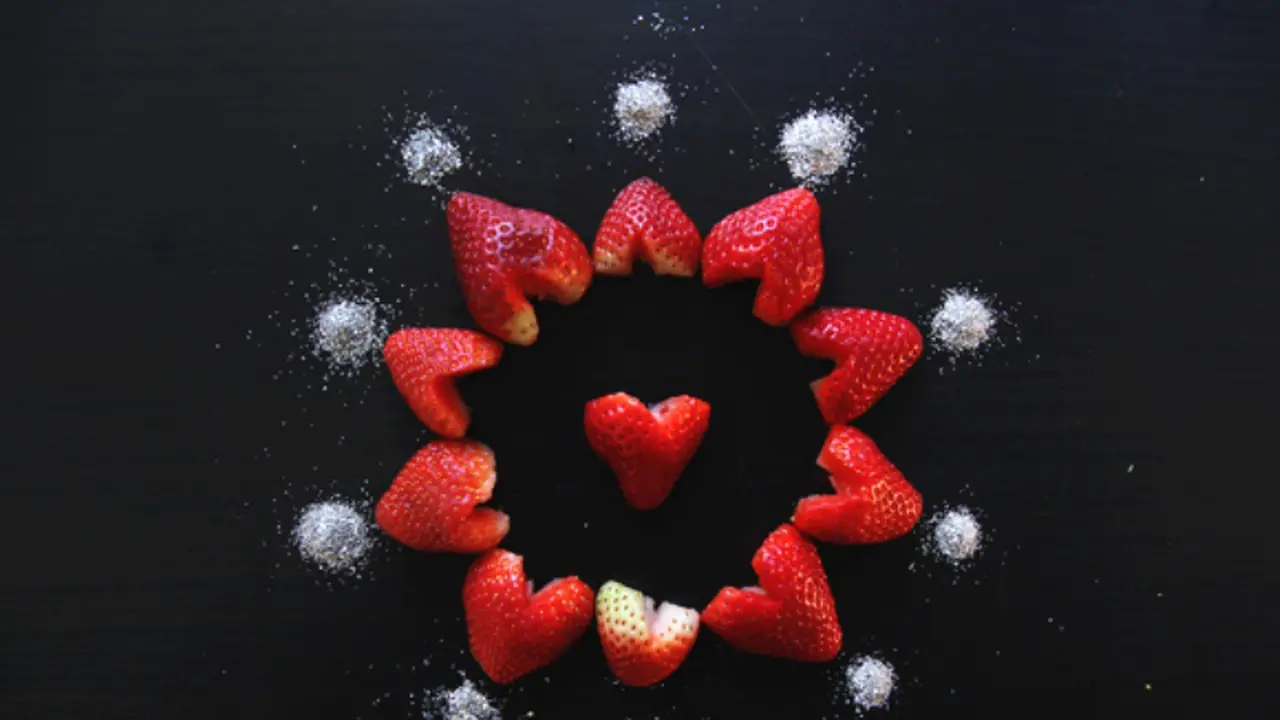 [Bintang] 3 Produk Olahan Strawberry Ini Bikin Kamu Kinclong Luar-Dalam
