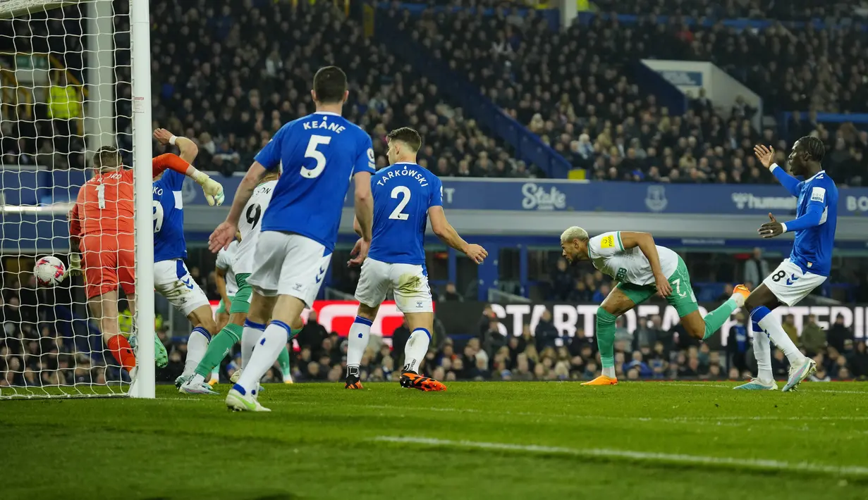 Di babak pertama, Newcastle sudah unggul 1-0 di babak pertama lewat gol Calum Wilson. (AP Photo/Jon Super)