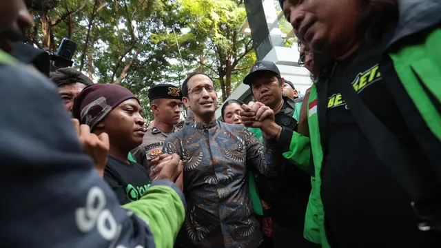 Air Mata Nadiem Pecah Usai Divonis 10 Tahun Penjara