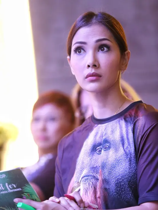 Sebagai salah satu artis yang peduli terhadap lingkungan, Nadia Mulya mengaku prihatin dengan pembakaran hutan dan perburuan hewan yang marak terjadi. (Adrian Putra/Bintang.com)