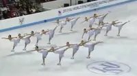 Suatu kelompok senam dari Rusia tampil memukau dalam acara World Synchronized Skating di Boston pada tahun 2013 lalu.