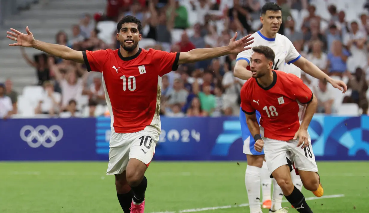 Mesir berhasil menyamakan kedudukan lewat sundulan Ibrahim Ade di menit ke-86 dan memaksa pemenang laga harus ditentukan lewat babak adu penalti. (Pascal GUYOT/AFP)