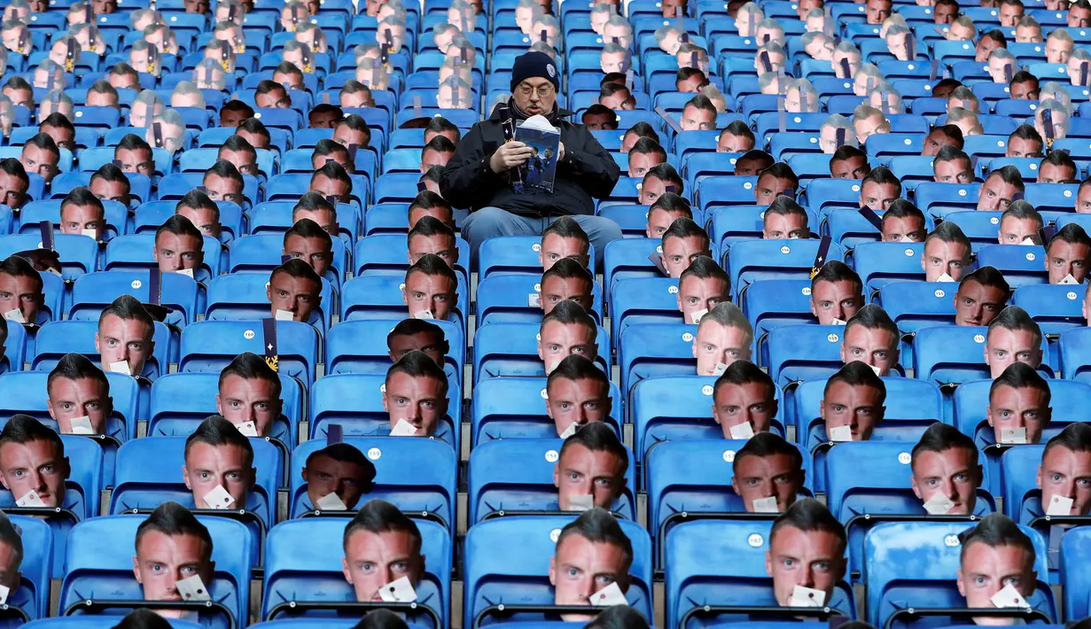 Topeng Jamie Vardy terpasang di setiap bangku King Power Stadium, Inggris, Senin (26/12). Leicester City  mengatur rencana untuk melakukan protes kepada FA terkait banding kartu merah Jamie Vardy yang ditolak. (REUTERS/ Carl Recine)