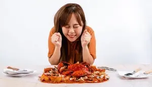 8 Ciri Orang yang Selalu Pesan Makanan Level Pedas Menurut Psikologi