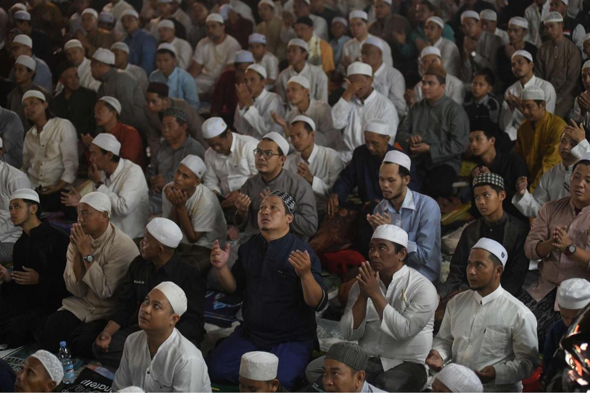 Ribuan jemaah berburu malam Lailatul Qadar di Bogor