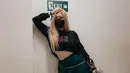 Penampilan Alex saat mengenakan masker yang menutupi setengah wajahnya membuat ia seperti kembaran identik Rosé Blackpink. Sering dikira memiliki latar belakang pendidikan tata boga, perempuan yang mendapatkan julukan Rosé nya Indonesia ini sampai menulis di bio akun TikToknya “bukan anak tata boga”. (Instagram/@michelealex)