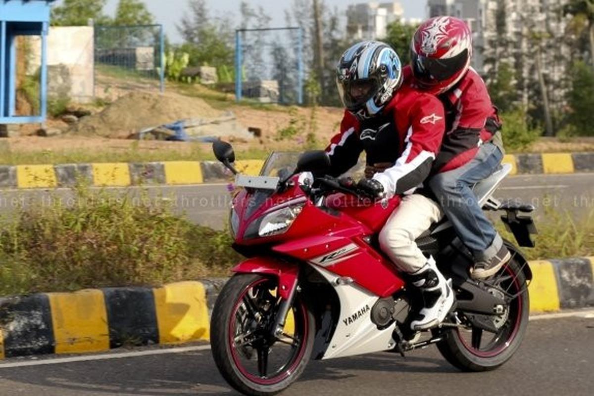 Ilustrasi posisi boncenger di Yamaha R15