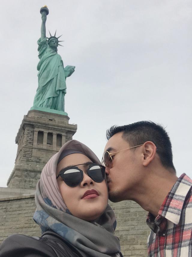 [Fimela] Zumi Zola dan Sherrin