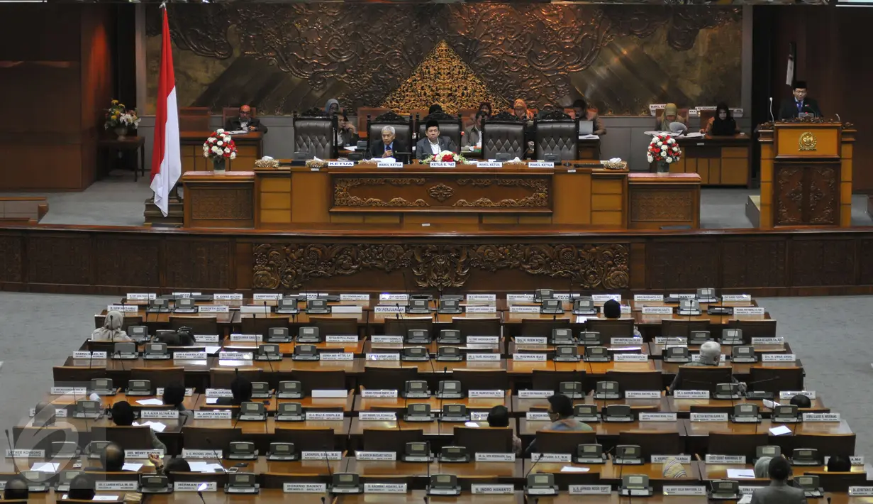 Suasana Sidang Paripurna terkait peraturan UP2DP, Jakarta, Selasa (23/6/2015).  Meski menuai pro-kontra, peraturan mekanisme Dana Aspirasi akhirnya disahkan DPR. (Liputan6.com/Herman Zakharia)