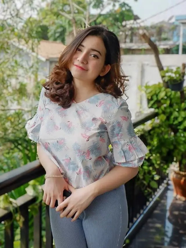 7 Pesona Rizkina, Kakak Rizky Nazar yang Curi Perhatian
