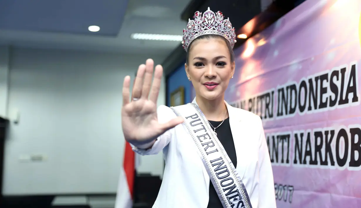 Sama halnya dengan Ketua Dewan Pembina Yayasan Puteri Indonesia (YPI), Putri K Wardani yang juga berharap para wanita cantik ini bisa menjadi panutan masyarakatdi wilayahnya masing-masing. (Nurwahyunan/Bintang.com)