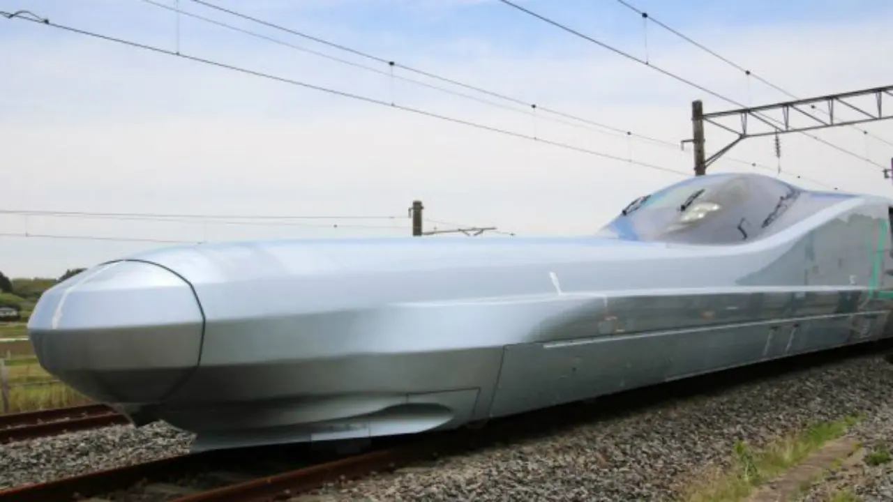 ALFA-X, kereta peluru Jepang berkecepatan 400 km/jam. Sumber: Geek