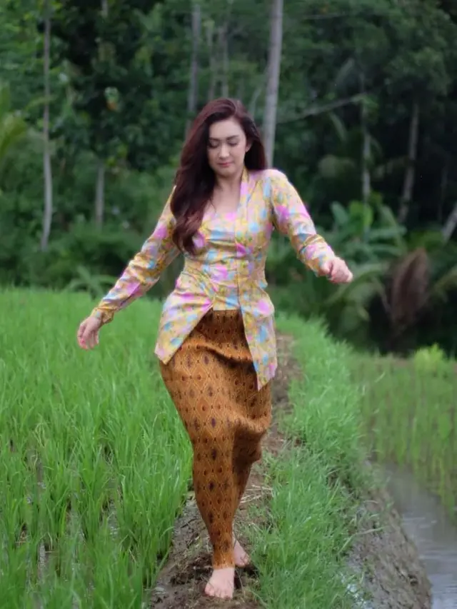 Sempat Unggah Foto Hamil, Ini 6 Potret Terbaru Nafa Urbach Pamer Perut Six Pack