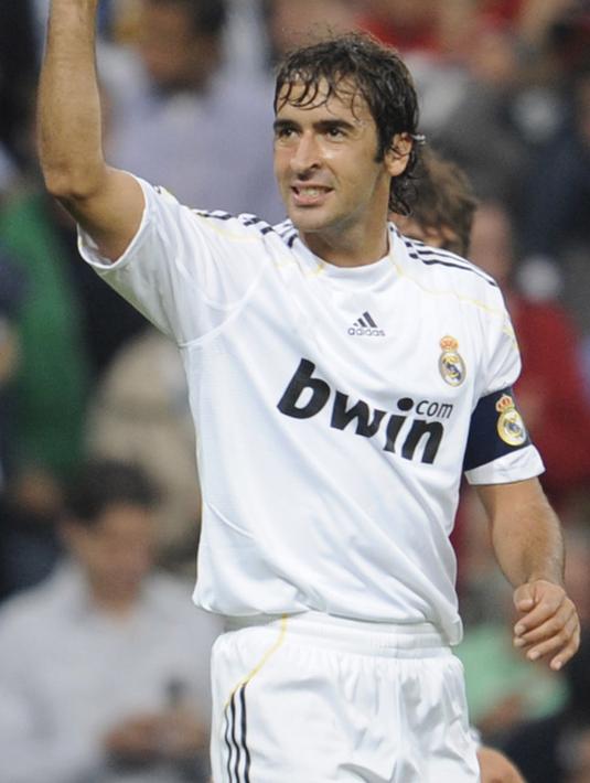 Lebih apesnya lagi, Raul tak masuk skuad utama Spanyol 2010 yang saat itu berhasil mempersembahkan tropi Piala Dunia di Afrika Selatan.(AFP/Pierre Phillipe Marcou)