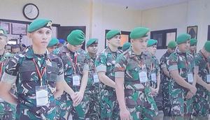 Sebanyak 17 prajurit yang menjadi terdakwa kasus penganiayaan hingga menewaskan Prada Lucky Chepril Saputra Namo divonis 9 tahun bagi Perwira dan 6 tahun penjara bagi Bintara dan Tamtama. Hukuman juga disertai pidana tambahan berupa pemecatan dari dinas militer Cq TNI Angkatan Darat (AD). (Foto: Antara)