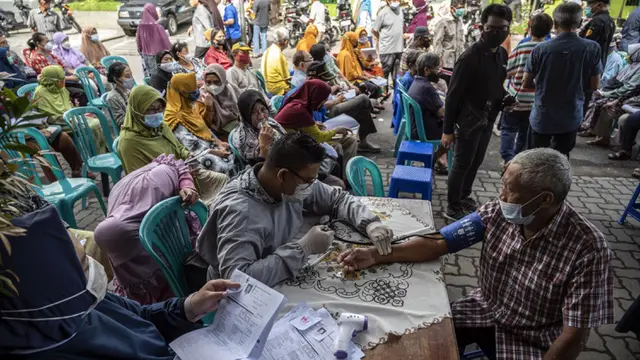FOTO: Pelaksanaan Vaksinasi Booster COVID-19 di Surabaya